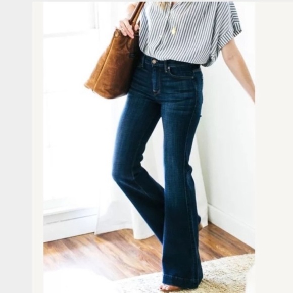 7 For All Mankind Charlize flare jeans in light wash Size 29 but fit like a 28. - Picture 3 of 12